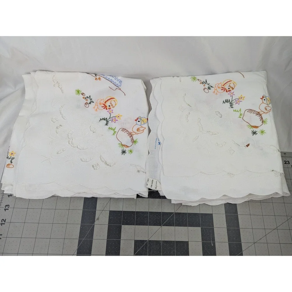 Hand Embroidered‎ White Tablecloth Lot of 2 Chicks 42x42